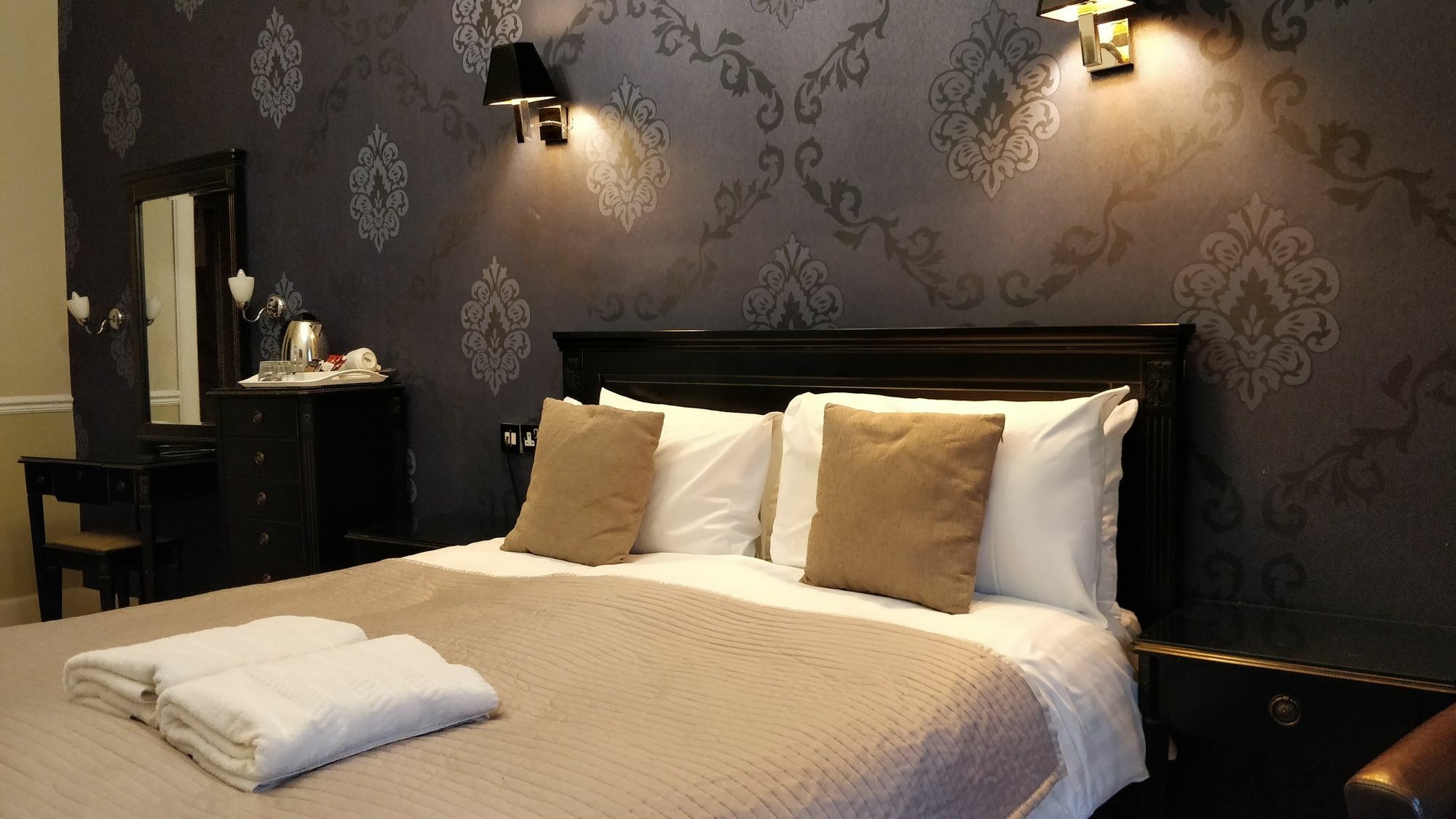 The Haymarket Lairg Hotel Эдинбург Экстерьер фото
